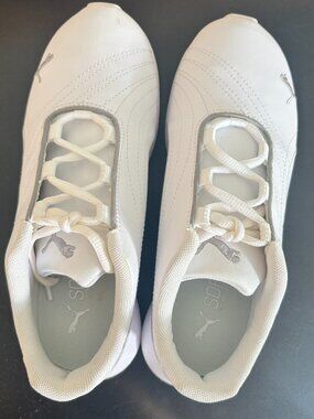 Puma Women's leather sneakers size 6 like new